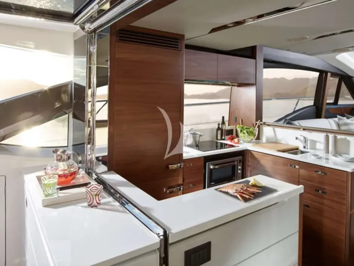 FAR&AWAY Princess 66 - galley FAR&AWAY Princess 66 - galley