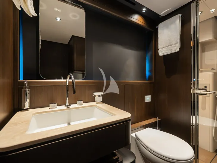 FAST Ferretti 860 - VIP cabin 1 bathroom FAST Ferretti 860 - VIP cabin 1 bathroom