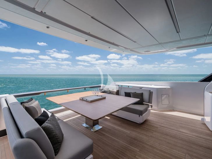 FAST Ferretti Yachts 860 - flybridge aft dining area FAST Ferretti Yachts 860 - flybridge aft dining area