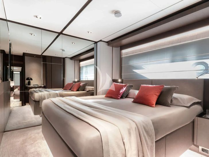 FAST Ferretti Yachts 860 - master cabin FAST Ferretti Yachts 860 - master cabin