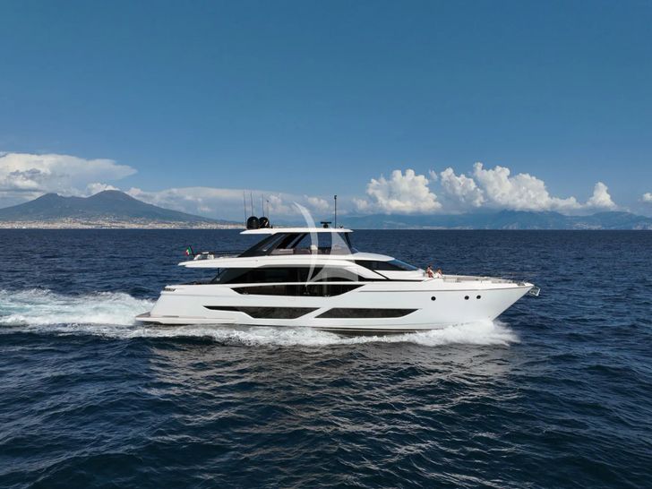 FAST Ferretti Yachts 860 - profile FAST Ferretti Yachts 860 - profile