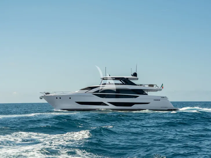 FAST Ferretti 860 - profile FAST Ferretti 860 - profile