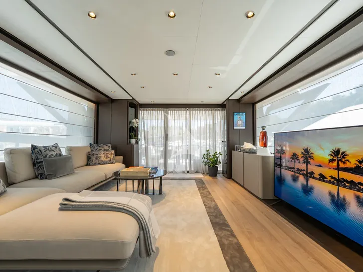 FAST Ferretti 860 - saloon lounge and TV FAST Ferretti 860 - saloon lounge and TV