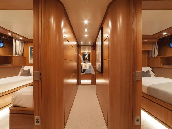 FASTER Sanlorenzo 88 - cabin hallway FASTER Sanlorenzo 88 - cabin hallway