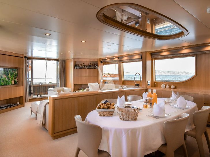 FASTER Sanlorenzo 88 - main dining area FASTER Sanlorenzo 88 - main dining area