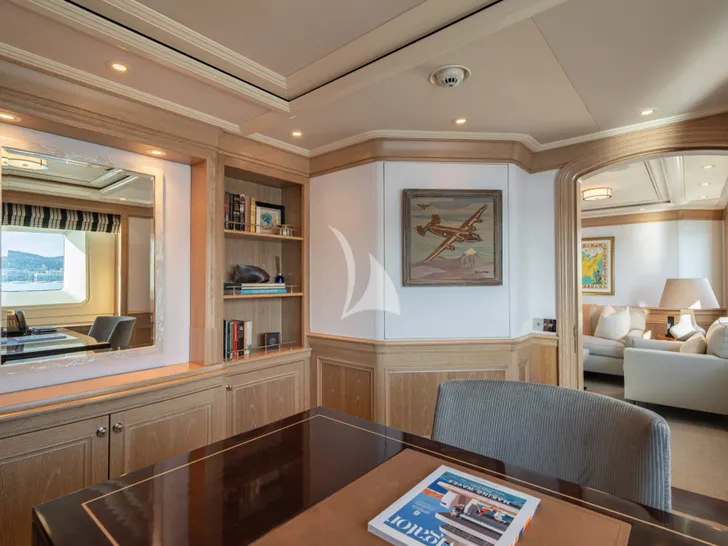 FABULOUS CHARACTER Holland Jachtbouw 42m - master cabin office FABULOUS CHARACTER Holland Jachtbouw 42m - master cabin office