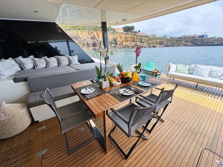 FEEL THE BLUE Sunreef 60 - aft deck FEEL THE BLUE Sunreef 60 - aft deck