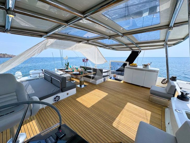 FEEL THE BLUE Sunreef 60 - flybridge FEEL THE BLUE Sunreef 60 - flybridge