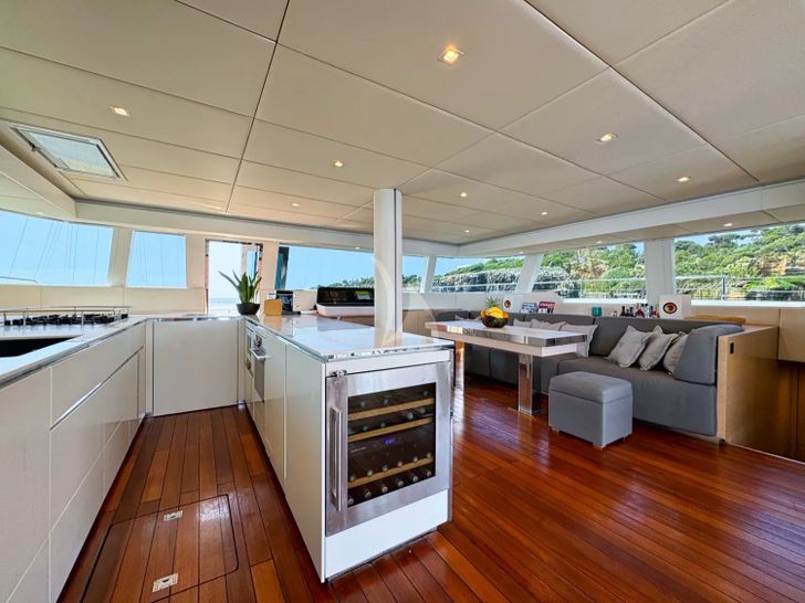 FEEL THE BLUE Sunreef 60 - saloon and galley FEEL THE BLUE Sunreef 60 - saloon and galley