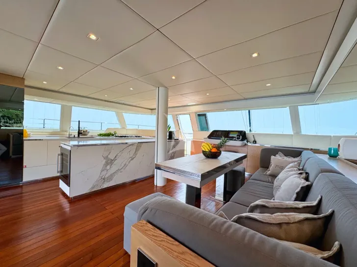 FEEL THE BLUE Sunreef 60 - saloon seating FEEL THE BLUE Sunreef 60 - saloon seating