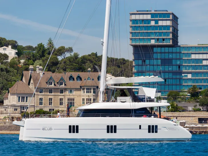 FEEL THE BLUE Sunreef 60 - side profile FEEL THE BLUE Sunreef 60 - side profile