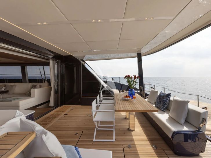 FELICITA Sunreef 80 - aft deck seating and dining area FELICITA Sunreef 80 - aft deck seating and dining area