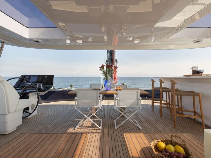 FELICITA Sunreef 80 - flybridge dining and bar area FELICITA Sunreef 80 - flybridge dining and bar area