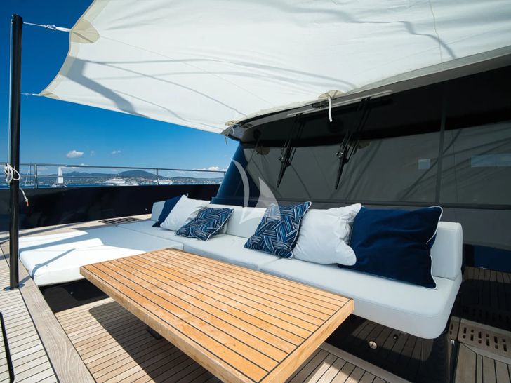 FELICITA Sunreef 80 - foredeck seating and dining FELICITA Sunreef 80 - foredeck seating and dining