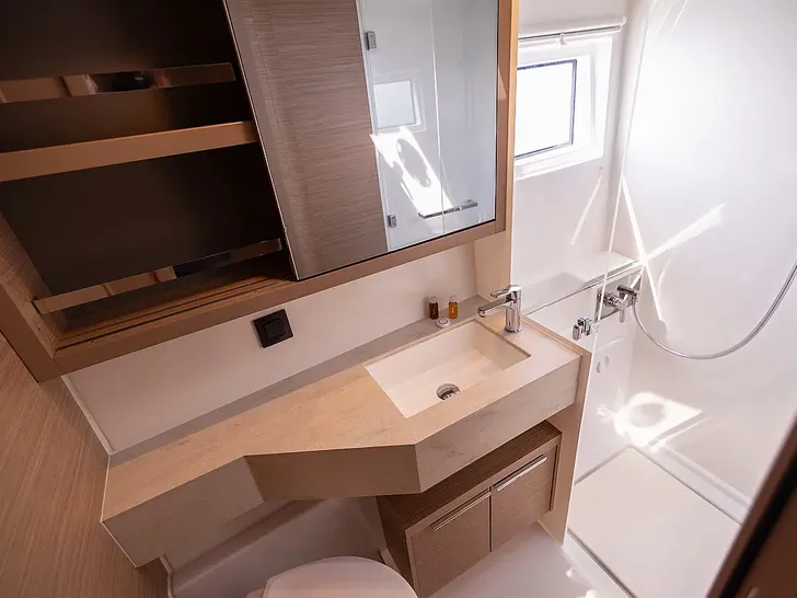 FELIX Lagoon 46 - cabin 1 bathroom FELIX Lagoon 46 - cabin 1 bathroom