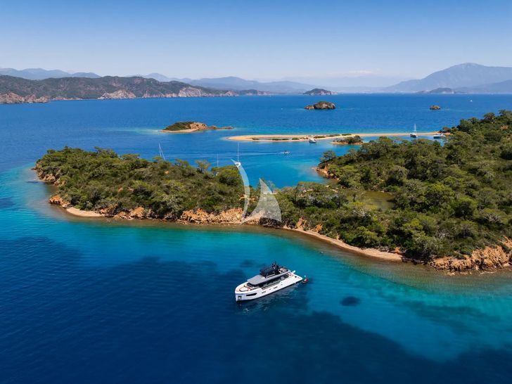 FERRO 77 Delta Marine 25m - anchored near an island FERRO 77 Delta Marine 25m - anchored near an island