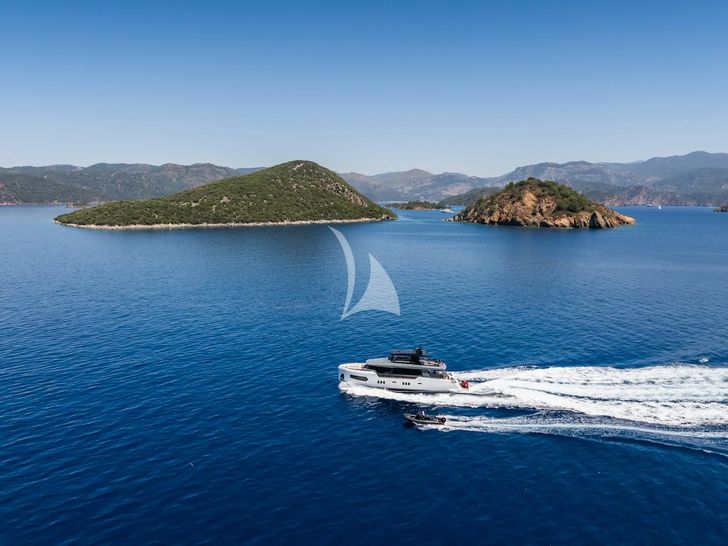 FERRO 77 Delta Marine 25m - cruising with the chase boat FERRO 77 Delta Marine 25m - cruising with the chase boat