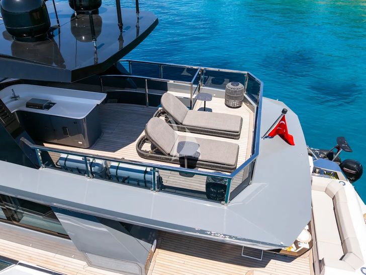FERRO 77 Delta Marine 25m - flybridge aft sunbathing area FERRO 77 Delta Marine 25m - flybridge aft sunbathing area