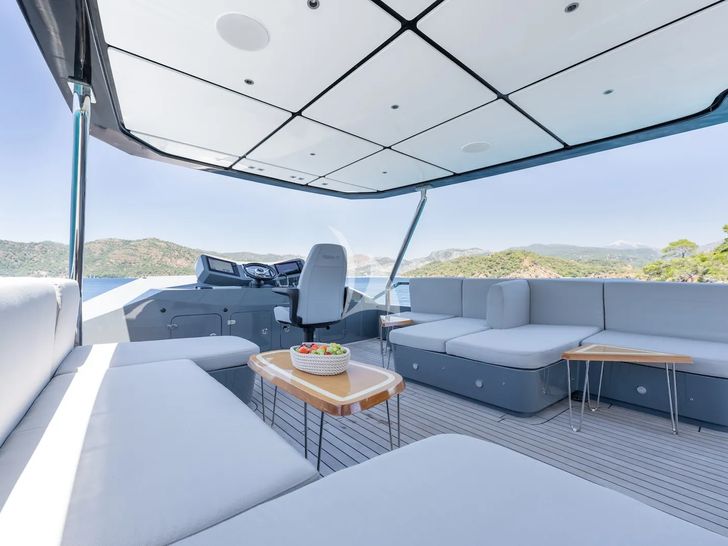 FERRO 77 Delta Marine 25m - flybridge lounge FERRO 77 Delta Marine 25m - flybridge lounge