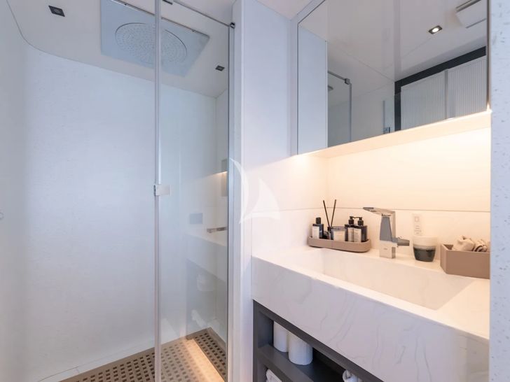 FERRO 77 Delta Marine 25m - master cabin bathroom FERRO 77 Delta Marine 25m - master cabin bathroom