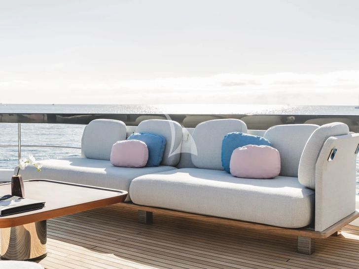 FIRST HORIZON Azimut Grande 26M - sundeck alfresco lounge FIRST HORIZON Azimut Grande 26M - sundeck alfresco lounge
