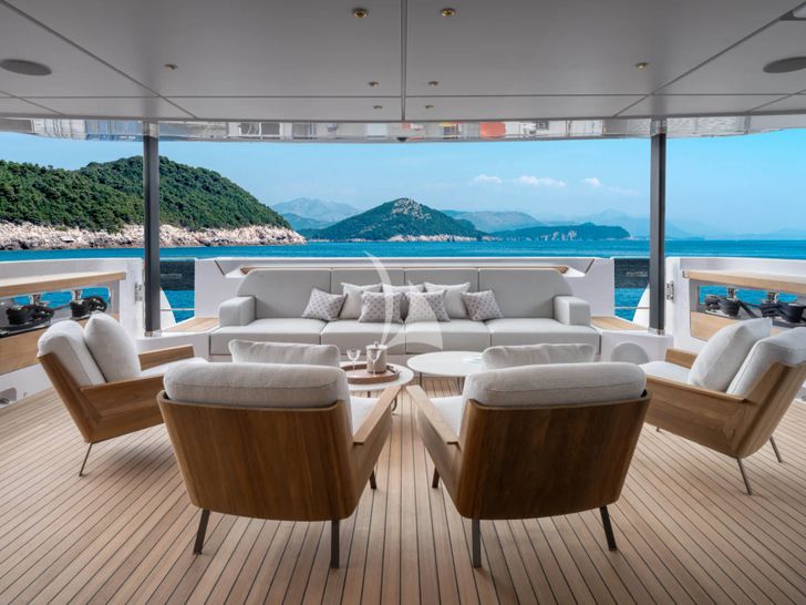 FIFI Custom Line Navetta 33 - aft deck FIFI Custom Line Navetta 33 - aft deck