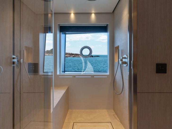 FIFI Custom Line Navetta 33 - master cabin shower FIFI Custom Line Navetta 33 - master cabin shower