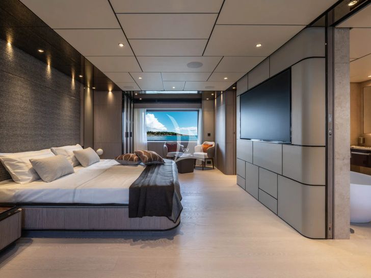 FIFI Custom Line Navetta 33 - master cabin FIFI Custom Line Navetta 33 - master cabin