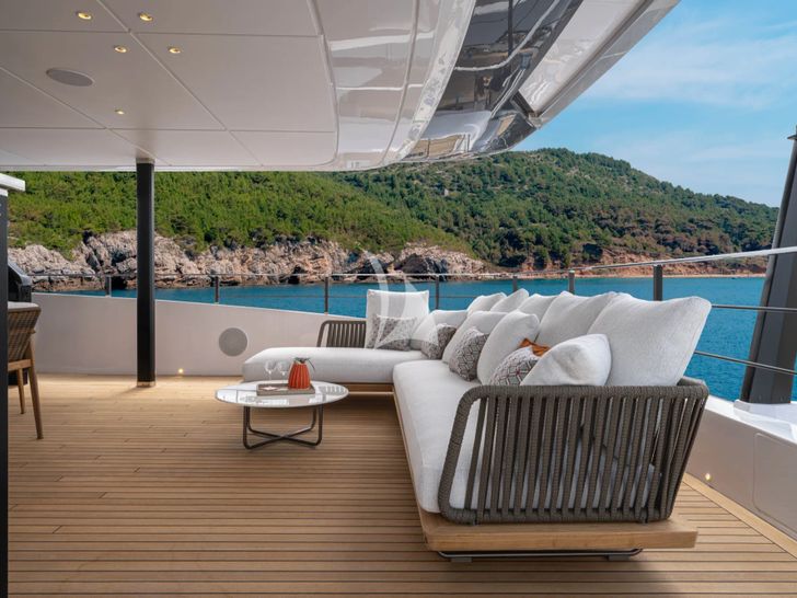 FIFI Custom Line Navetta 33 - sky deck aft seating FIFI Custom Line Navetta 33 - sky deck aft seating