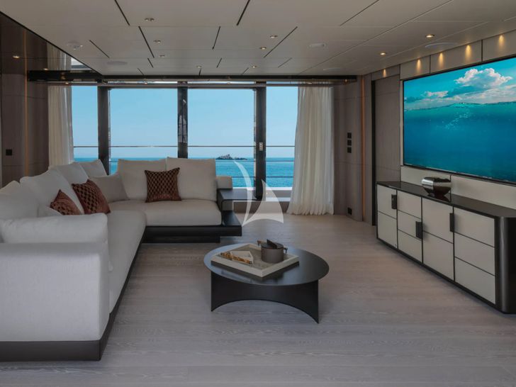 FIFI Custom Line Navetta 33 - sky lounge FIFI Custom Line Navetta 33 - sky lounge