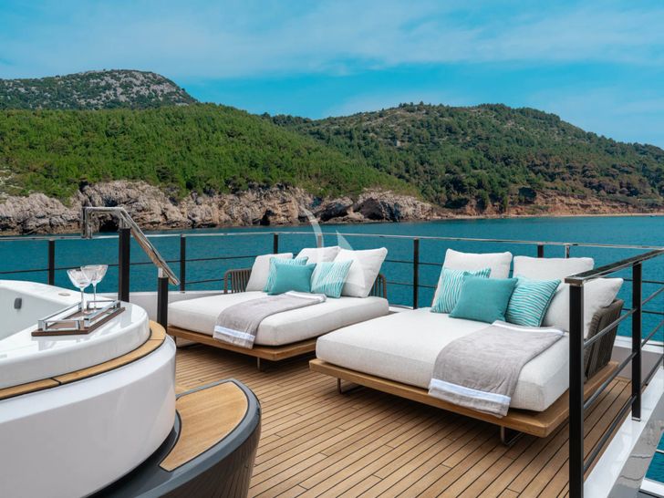 FIFI Custom Line Navetta 33 - sun deck bronzing area FIFI Custom Line Navetta 33 - sun deck bronzing area
