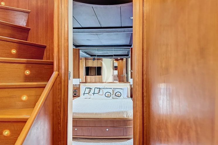 Charter Yacht FIGI - Couach 2800 Long Range - 4 Cabins - St Tropez - Cannes - Antibes - Nice - Monaco - French Riviera