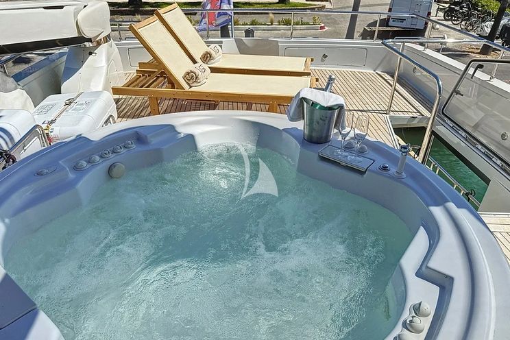 Charter Yacht FIGI - Couach 2800 Long Range - 4 Cabins - St Tropez - Cannes - Antibes - Nice - Monaco - French Riviera