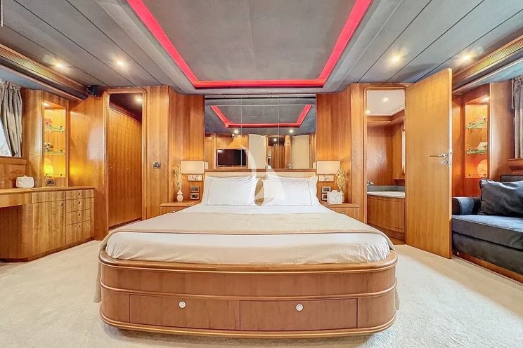 Charter Yacht FIGI - Couach 2800 Long Range - 4 Cabins - St Tropez - Cannes - Antibes - Nice - Monaco - French Riviera