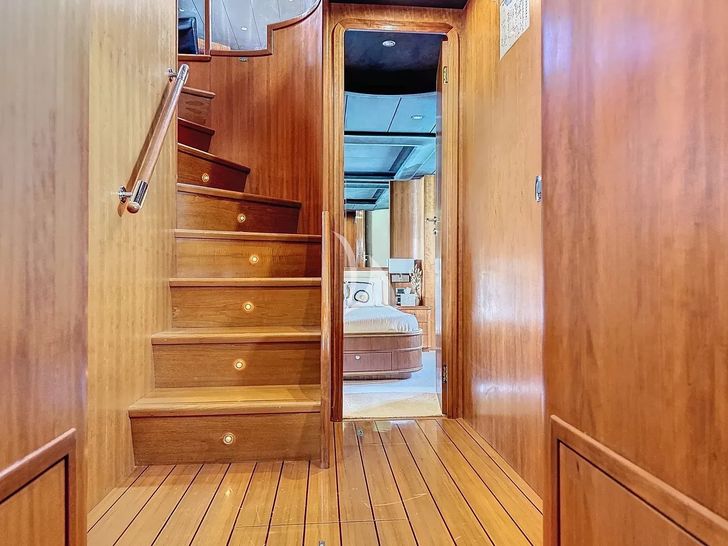 FIGI Couach 2800 Long Range - stairs to the cabin deck FIGI Couach 2800 Long Range - stairs to the cabin deck