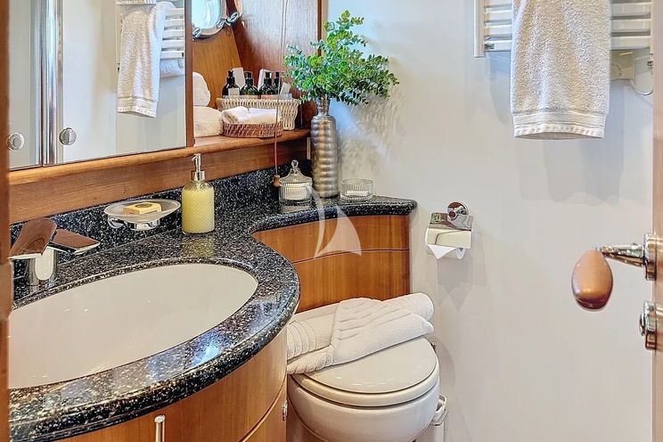 Charter Yacht FIGI - Couach 2800 Long Range - 4 Cabins - St Tropez - Cannes - Antibes - Nice - Monaco - French Riviera