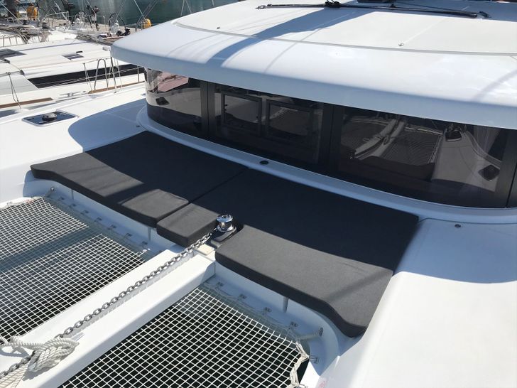 FIND US Lagoon 42 - foredeck FIND US Lagoon 42 - foredeck
