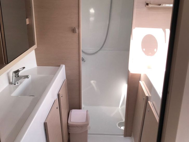 FIND US Lagoon 42 - master cabin bathroom FIND US Lagoon 42 - master cabin bathroom
