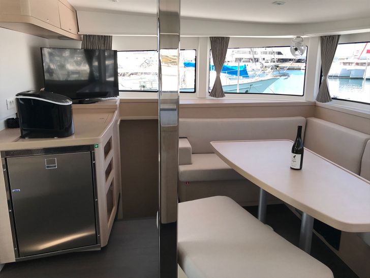 FIND US Lagoon 42 - saloon FIND US Lagoon 42 - saloon