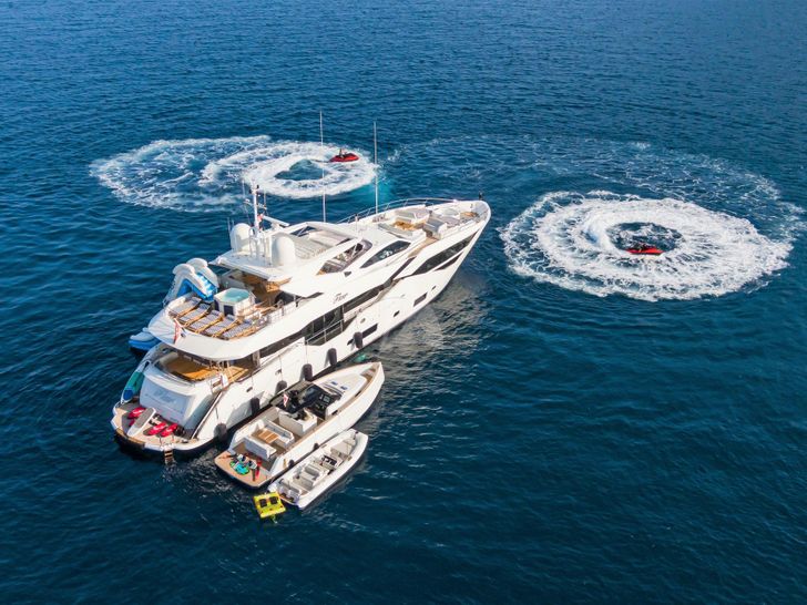 FLEUR Sunseeker 116 - anchored with the water toys FLEUR Sunseeker 116 - anchored with the water toys