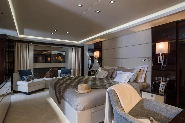 Charter Yacht FLEUR - Sunseeker 116 - 5 Cabins - Cannes - Monaco - St. Tropez - French Riviera