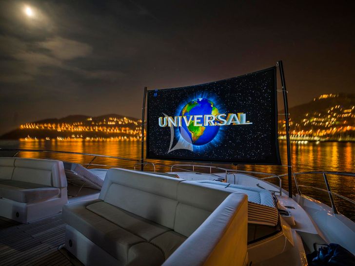 FLEUR Sunseeker 116 - outdoor cinema FLEUR Sunseeker 116 - outdoor cinema