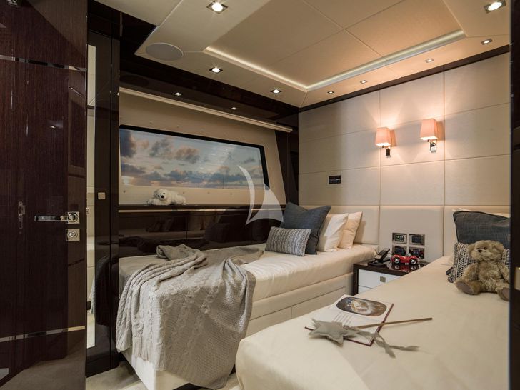 FLEUR Sunseeker 116 - twin cabin FLEUR Sunseeker 116 - twin cabin