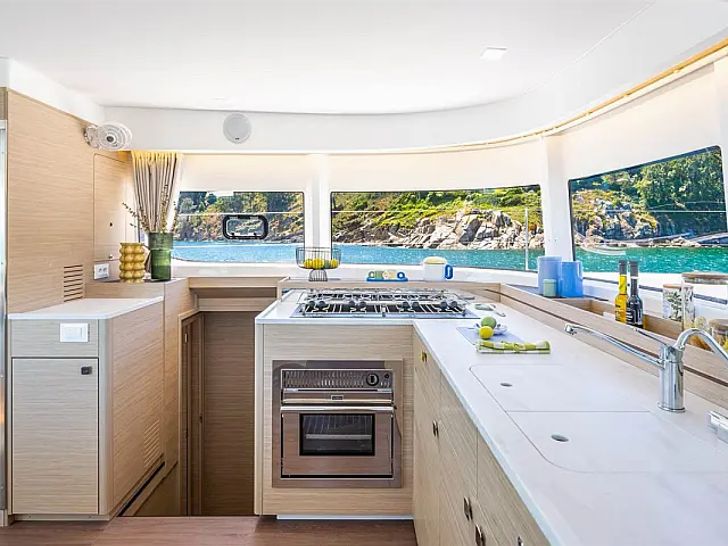 FOLIA Lagoon 43 - galley FOLIA Lagoon 43 - galley