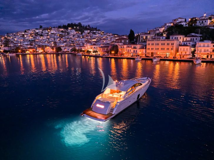 FOR EVER Pershing 80 - at night FOR EVER Pershing 80 - at night