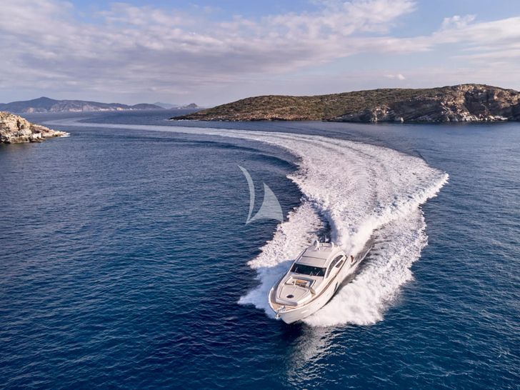 FOR EVER Pershing 80 - cruising front view FOR EVER Pershing 80 - cruising front view