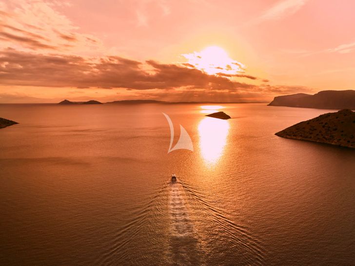 FOR EVER Pershing 80 - cruising under the sunset FOR EVER Pershing 80 - cruising under the sunset