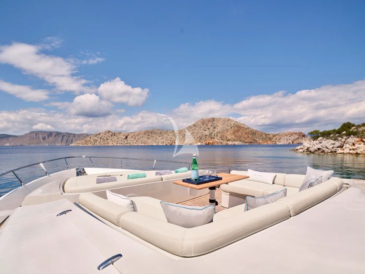 FOR EVER Pershing 80 - foredeck lounge FOR EVER Pershing 80 - foredeck lounge
