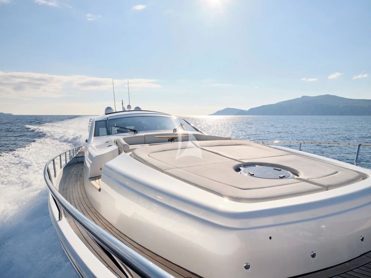 FOR EVER Pershing 80 - foredeck FOR EVER Pershing 80 - foredeck