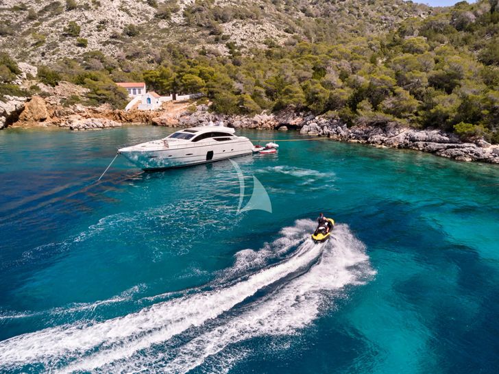 FOR EVER Pershing 80 - with the jet ski FOR EVER Pershing 80 - with the jet ski